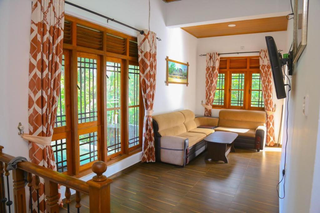 Canal Side Guest House Polonnaruwa Exterior photo